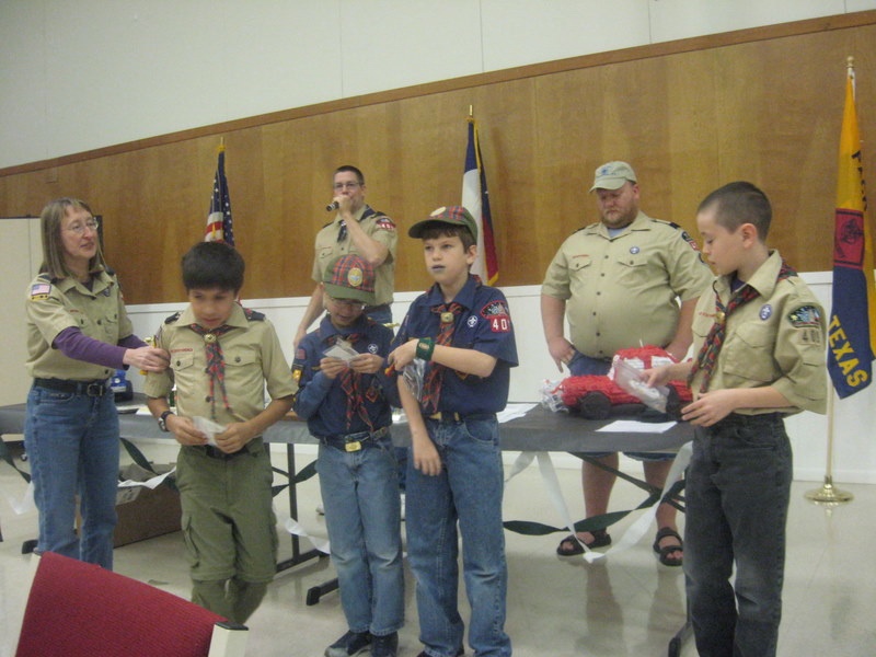 2010-Pack409-Blue-n-Gold - 180.jpg